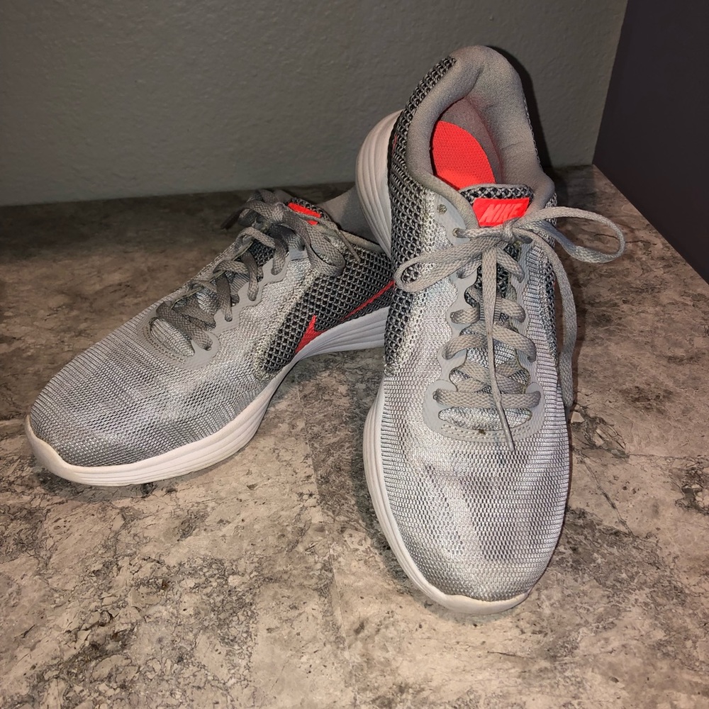 Nike women’s revolution 3 running shoe